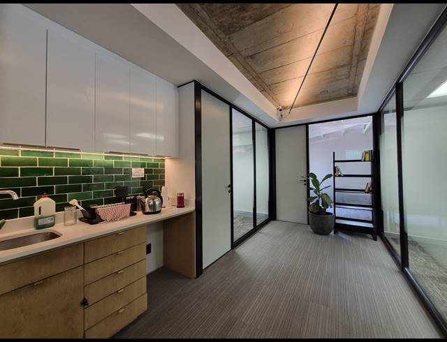 219M² OFFICE TO LET IN HYDE PARK